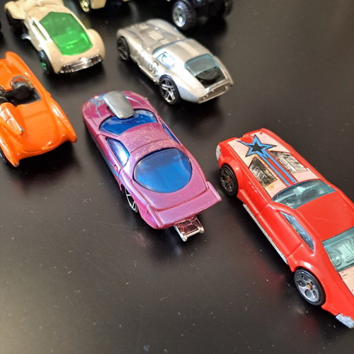 Συλλογή 9 αυτοκινητάκια Hot Wheels, vintage και μοντέρνα μοντέλα