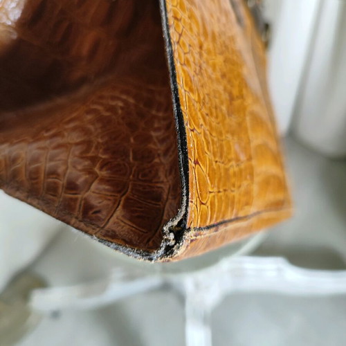Leather vintage handbag brown like new with small defect