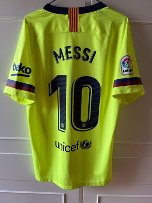 Barcelona Messi jersey 2018-2019 like new, Large