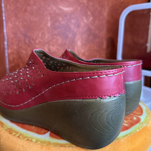 Comfort παντόφλες Νο39 σε έντονο κόκκινο χρώμα σαν καινούργιο