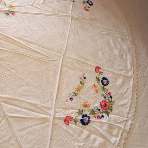Handmade embroidered round tablecloth 160cm new