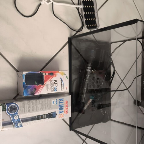 Aquarium bundle like new, 20lt glass tank with accessories
