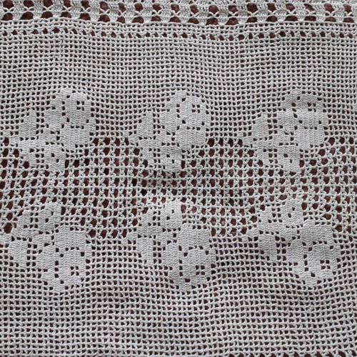 Table runner and two napkins new with crochet