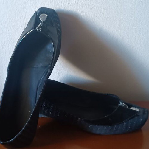 Emporio Armani ballerinas size 38 like new, black with silver details