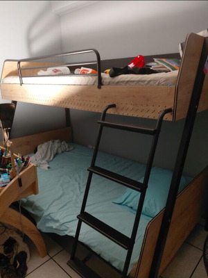 Cilek bunk bed like new with mattress, reversible ladder