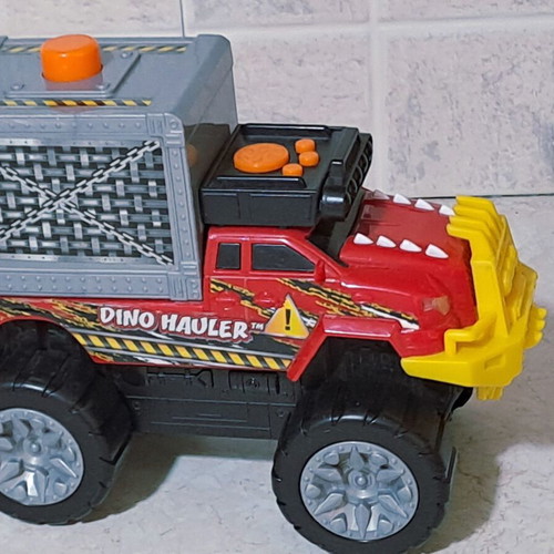 Road Rippers Dino Hauler Velociraptor Jeep with sounds and lights