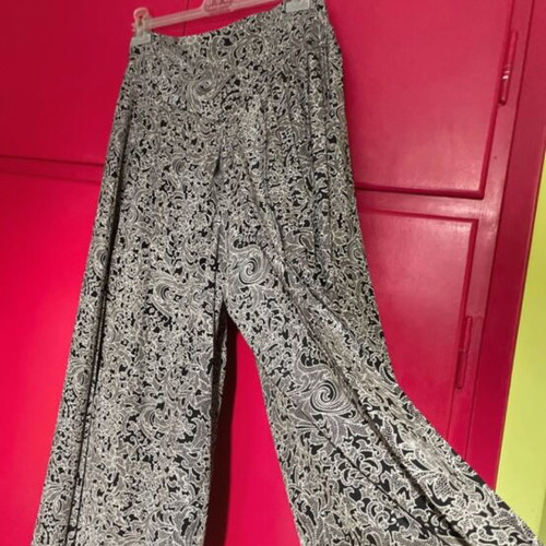 Pleated pants like new, designer vintage, black and white