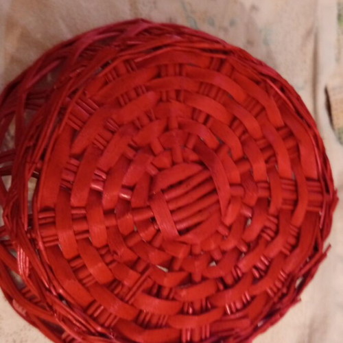 Wicker basket round bread basket red like new