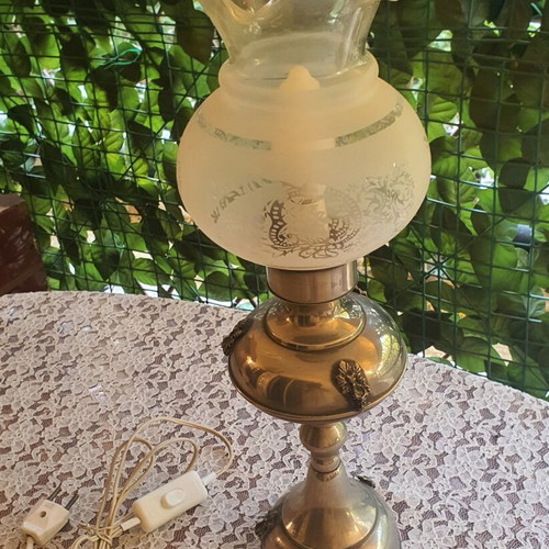 Lamp like new with glass shade, height 45 cm