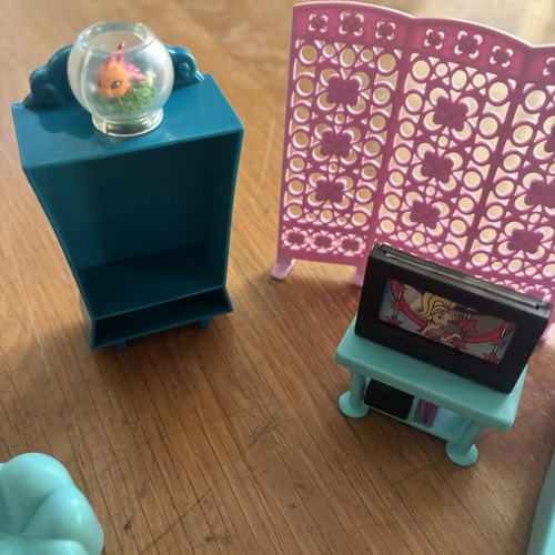 Vintage Polly Pocket set like new with car, dolls, and furniture