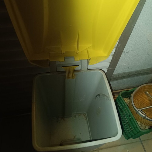 Planet 70L pedal bin used, plastic trash can