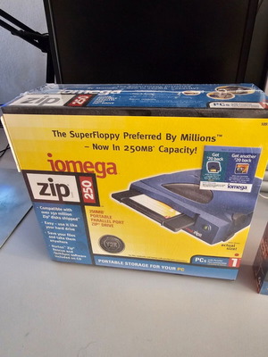 Iomega Zip 250 External Parallel Port Drive and 4 Pack Zip Disks brand new