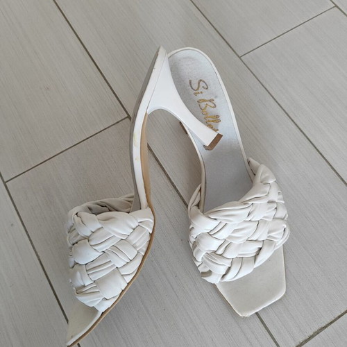 Si Bolleti white sandals like new, size 38 (fits 37)