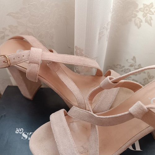 GoGo Shoes beige heels size 39 used