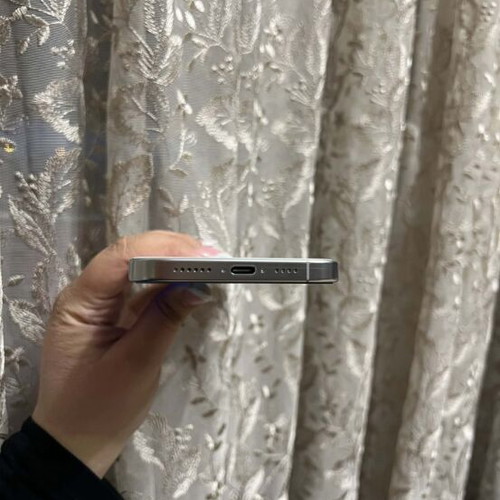 iPhone 16 Pro Max 256GB like new, gray