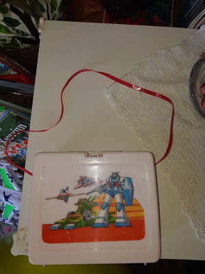 Vintage Greek plastic lunchbox with robot like new