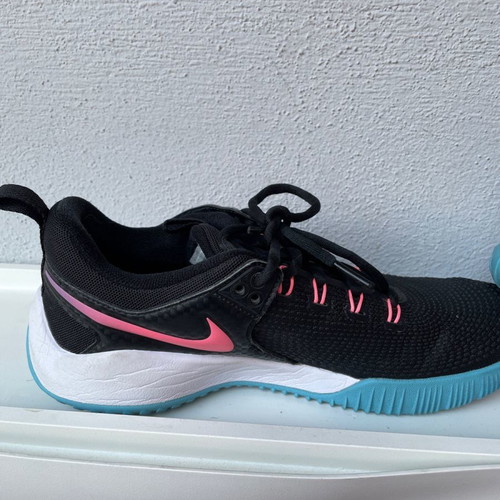 Nike women's volleyball athletic shoes used, size 41, with knee pads gift
