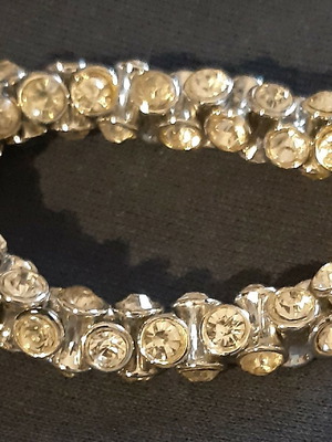 βραχιολι ελαστικο με διάφανες πετρες