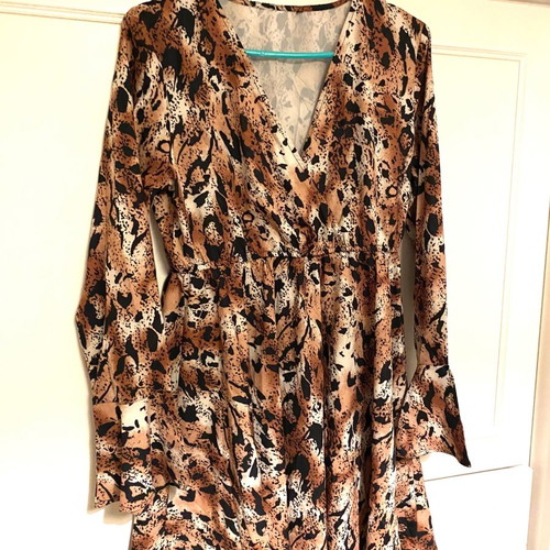 Leopard print dress with ruffle sleeve, size large