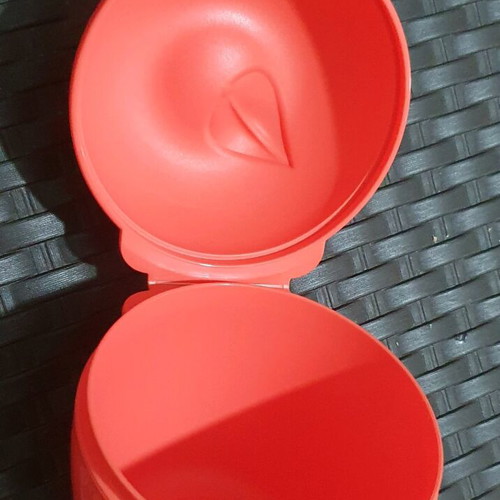 Tupperware apple containers new, pack of 2