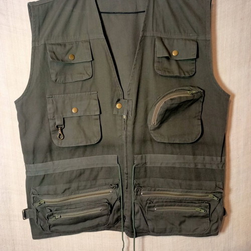 Multi-pocket vest like new, size L, olive green