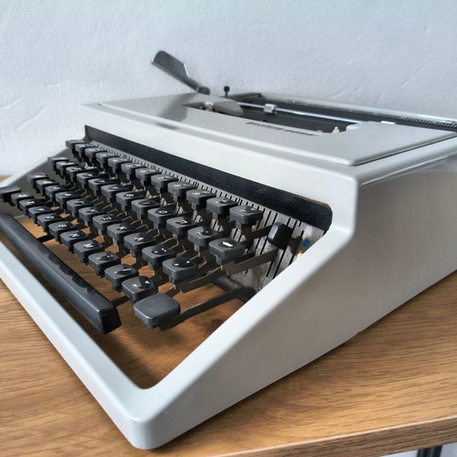 Olivetti Dora typewriter used, 1971, functional with Greek keyboard