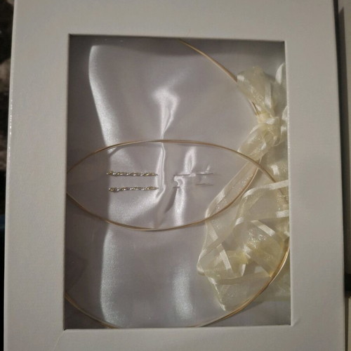 Stefana in yellow and white gold matte color like new with 2 pins
