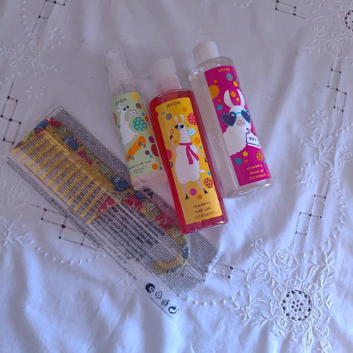 Avon Lama 4-piece strawberry scent kids care set