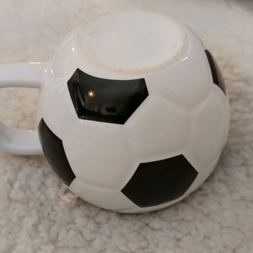 Soccer cup ceramic 16oz like new