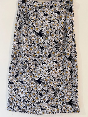 French skirt with daisy pattern