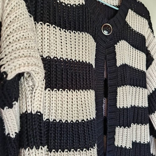 Cardigan one size knit, like new, black and white