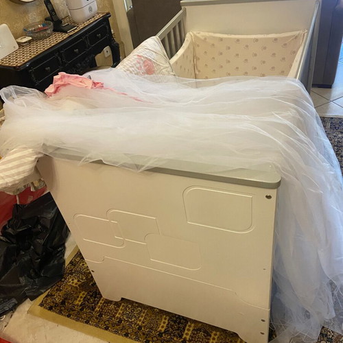 Pre-teen bed like new with accessories