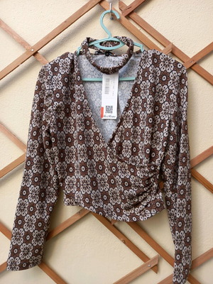 Modena Spain blouse new, elastic with drape and decorative strap