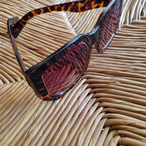 Oversized square sunglasses like new, brown tortoiseshell with gold detail