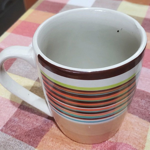 Coffee mugs used, set of 4 with designs and Nava brand