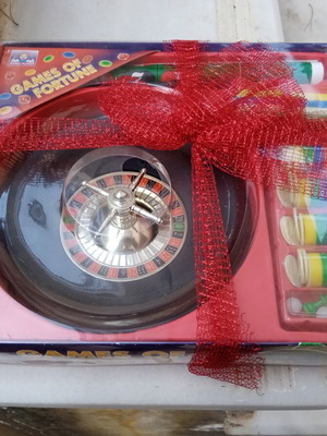 Roulette board game set with felt