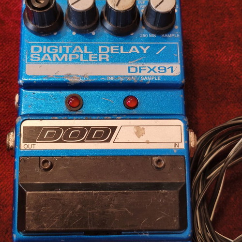 Behringer Hellbabe HB01 and DOD DFX91 guitar pedals used set
