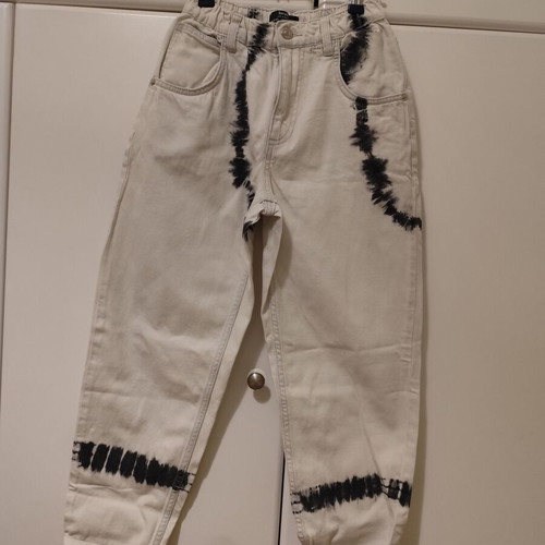 Bershka ψηλομέσο παντελόνι EUR 34