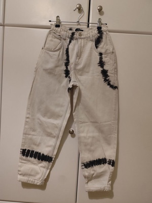 Bershka ψηλομέσο παντελόνι EUR 34