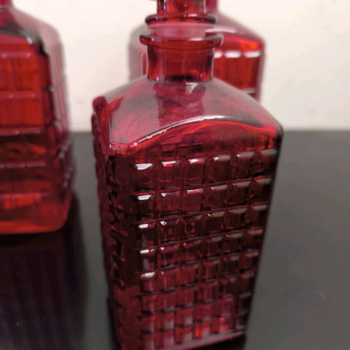 Set of three decorative vases in red glass like new