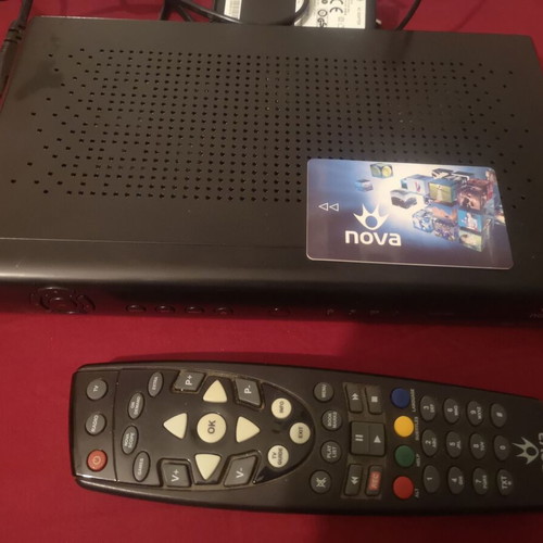 Novabox HD 831 TV decoder like new with original remote and transformer
