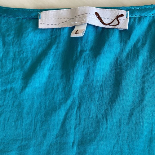 Top like new, size large