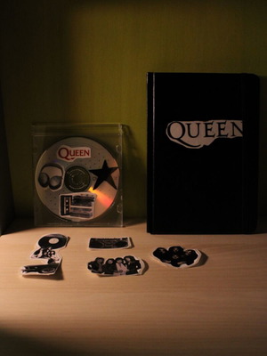 Queen pack with notebook, CD and stickers