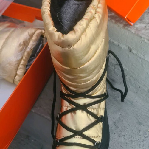 Valentino snow boots new, size 40, black and gold