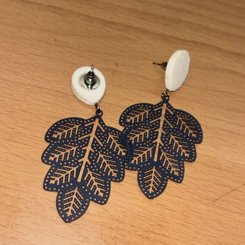 Pair of blue and white earrings like new