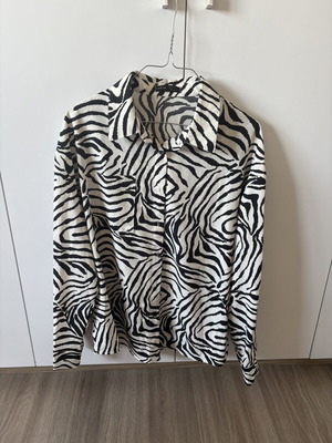 Shein zebra print shirt like new, medium size
