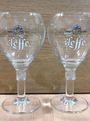 Leffe μπίρα σετ δύο διαφημιστικών κολονάτων ποτηριών 330ml καινούργιο