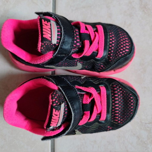 Nike athletic shoes used, size 23.5, black and pink