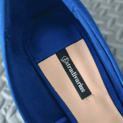 Stradivarious blue royal suede pumps like new, size 39