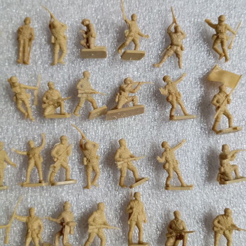 Vintage Military Figures 1/76 Scale Pack of 82, like new
